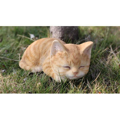 Statue de chaton tigré endormi