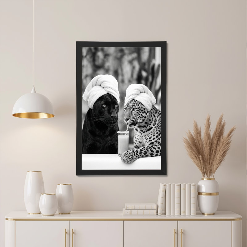 Ensemble de 1 tableau sur toile tendue représentant un léopard noir et blanc avec une serviette sur la tête