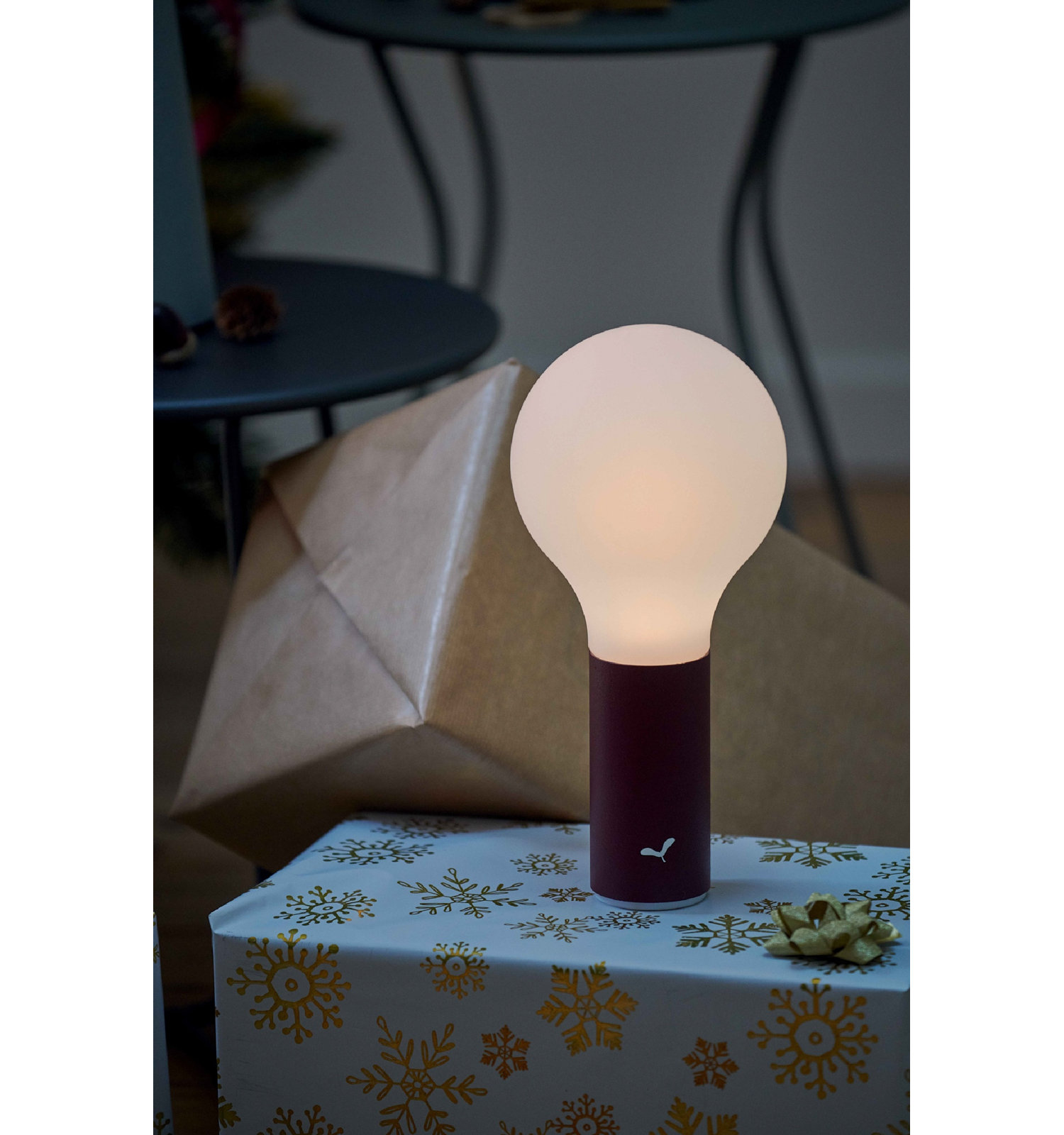 Aplo Outdoor Light, Black Cherry