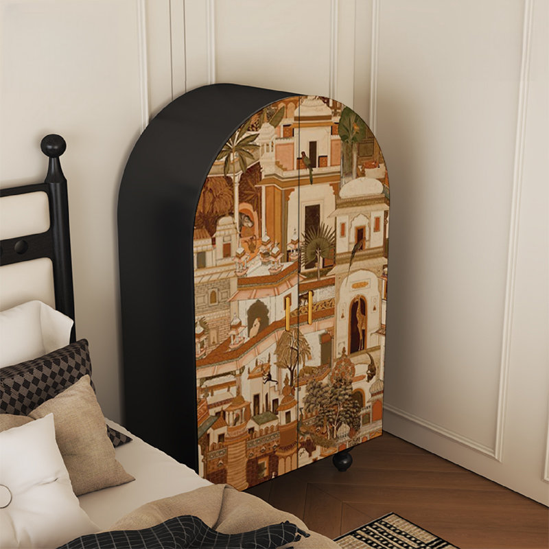 Armoire arquée avec tablettes et portes