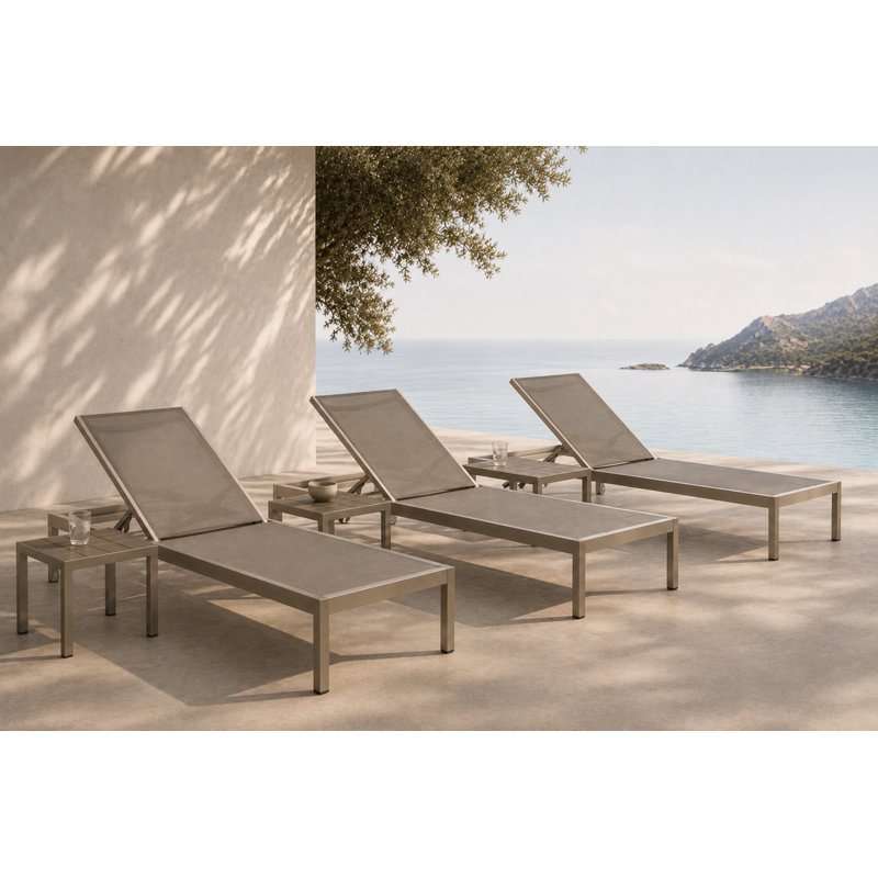 Ensemble de 6 chaises longues d'extérieur Aynura 76 po (193 cm) avec 3 chaises longues inclinables en aluminium, 3 tables d'appoint assorties, tissu en maille à séchage rapide et roulettes dissimulées - Gris brossé