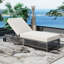 Ensemble de 2 chaises longues d'extérieur en rotin réglables avec coussin, durables et élégantes pour la détente sur le patio et la piscine.-20988583