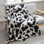 Jeté décoratif à imprimé vache-122943255-122943259