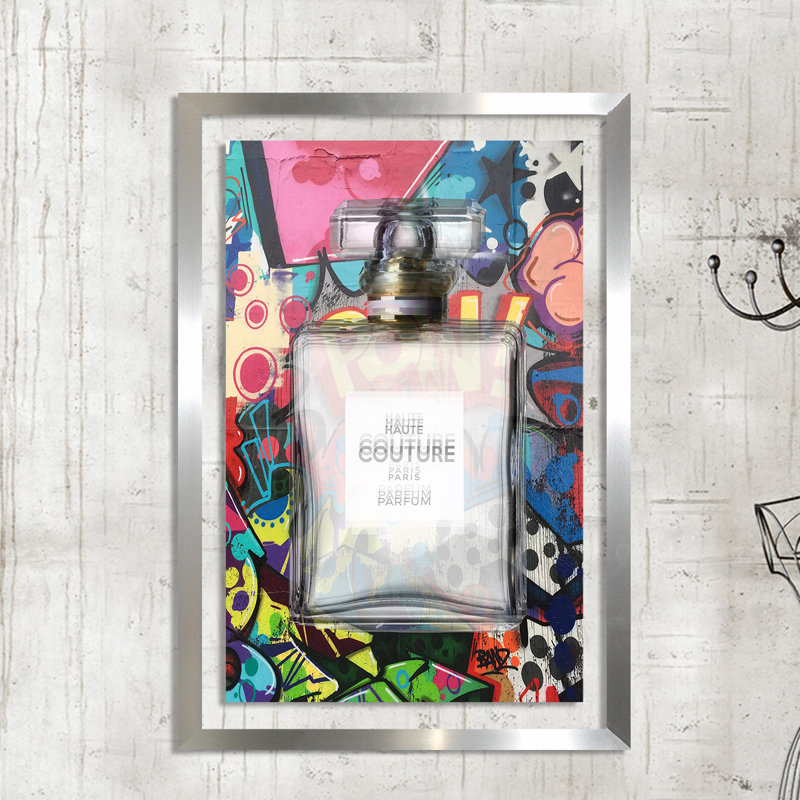 « haute couture monorail », impression, H 39,5 po x l 27,5 po x P 0,75 po, Acrylique avec cadre argent