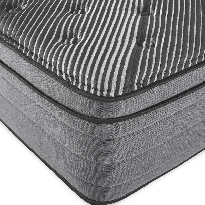 Matelas Pure Ice Ultra King de 38 cm (15 po). Expérience de sommeil plus fraîche grâce à 5 cm (2 po) de cuivre, gel, argent et graphite. Ressorts ensachés sur tout le périmètre pour une meilleure absorption des chocs. Ajustable. Matelas sur mesure – Convient aux personnes de 8 à 18 ans.