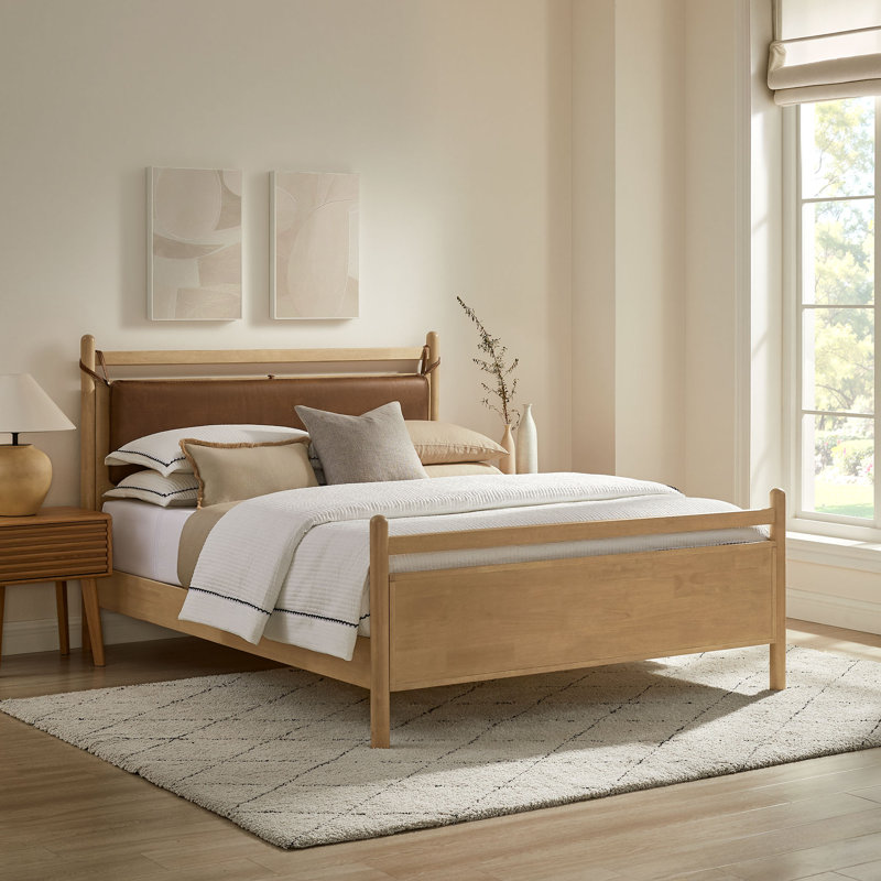 Base de lit plateforme en cuir et en bois vegan de taille grand Leni dans un canyon en chêne clair, Grand lit