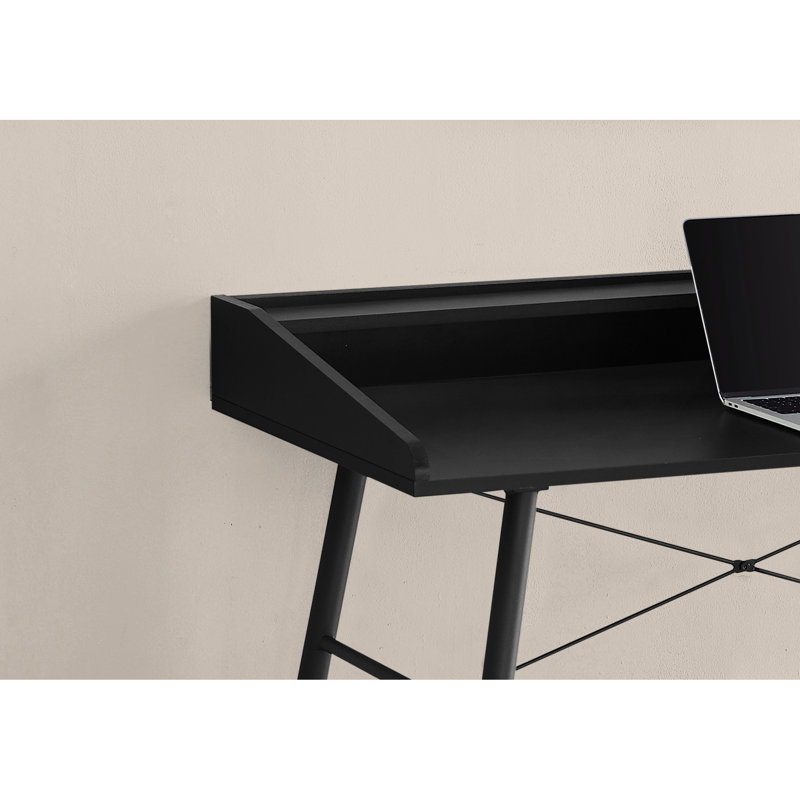 Bureau d'ordinateur de 23,14 po de largeur, base en métal noir avec rangement et bureau d'une profondeur de 46,85 po, stratifié