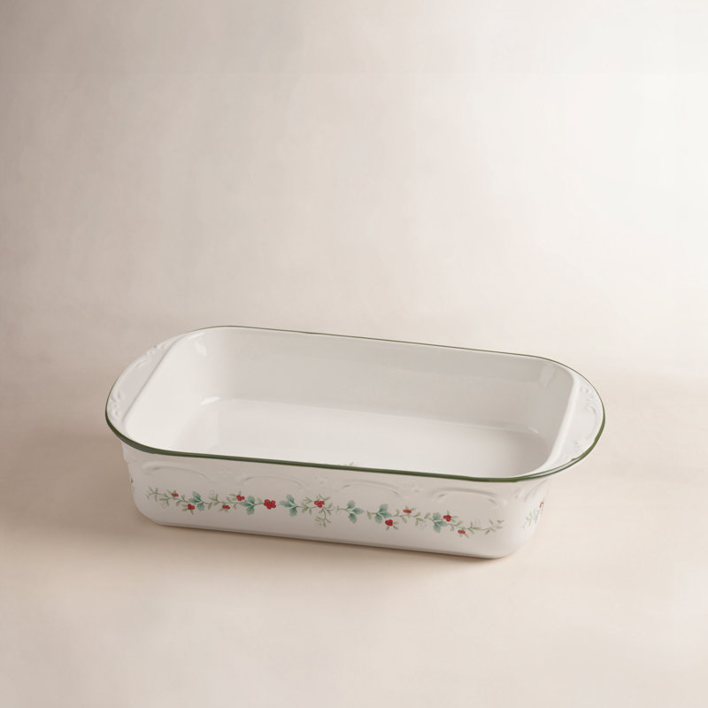Pfaltzgraff Winterberry 13 in. Rectangular Baker
