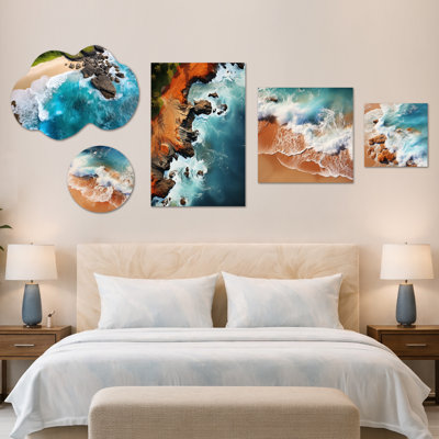 «Rocky Beach Aériel View I - Large Blue Coastal Wall Art», ensemble de 5 toiles encadrées et métal (100 po x 40 po)