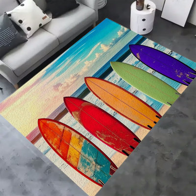 Tapis en velours doux et moelleux, motif planches de surf colorées, plage et ciel, idéal pour le salon ou la chambre. Antidérapant et lavable, il offre une décoration intérieure chic et minimaliste de 180 x 250 cm (6 x 8,2 pi).