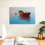 Mehar, chaloupe rouge sur les eaux calmes-108975317