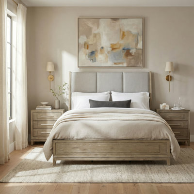 Ensemble de chambre avec très grand lit tapissier et deux tables de chevet Chantee