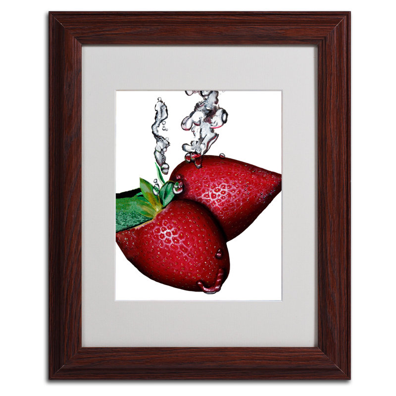 « fraise splash ii » par roderick stevens, reproduction d’art encadrée, H 14 po x l 11 po x P 0,5 po, Brun - Biseautée