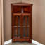 Armoire de coin en bois massif brun noisette