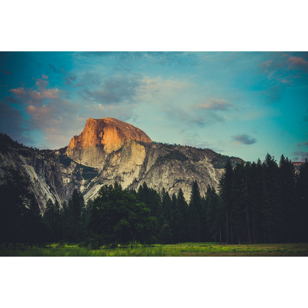 Yosemite Valley von Zodebala - Druck ohne Rahmen auf Leinwand