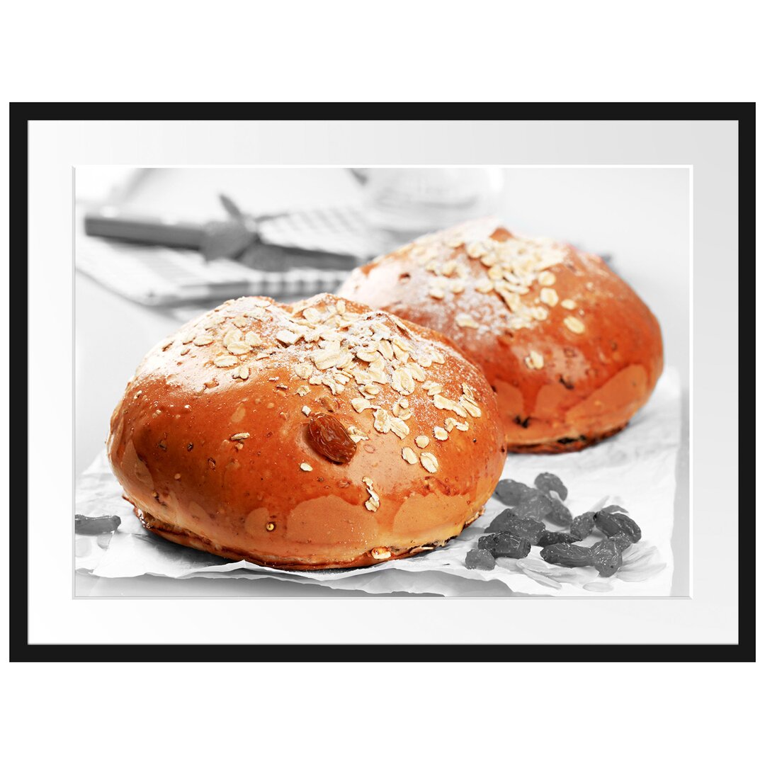 Gerahmtes Poster Rosinenbrötchen mit Hafer