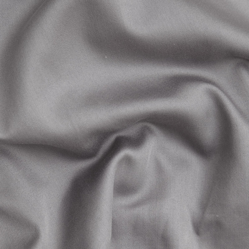 Ensemble de housse de couette luxueuse 100% satin de coton gris foncé | Comprend une housse de couette et deux taies d'oreiller 31,5 x 31,5 | 210 fils au pouce, fermeture à boutons, lavable à la machine | Literie élégante et douce pour une chambre à coucher confortable