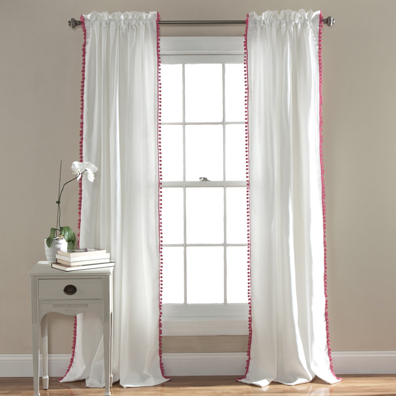 Panneau de rideau simple diaphane avec passe-tringle Pom Pom, l 50 po x L 84 po, Noir