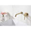 Robinet de lavabo de salle de bain mural en or brossé - Bonde escamotable, levier simple pour un débit d'eau optimal, aérateur réducteur de bruit, nickel en laiton avec poignée, réglage de la température simple, éclaboussures