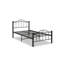 Structure de lit plateforme moderne en métal avec tête de lit et pied de lit, support de lattes en acier robuste, aucun sommier tapissier requis, fabrication stable pour réduire le bruit, dégagement sous le lit, assemblage facile