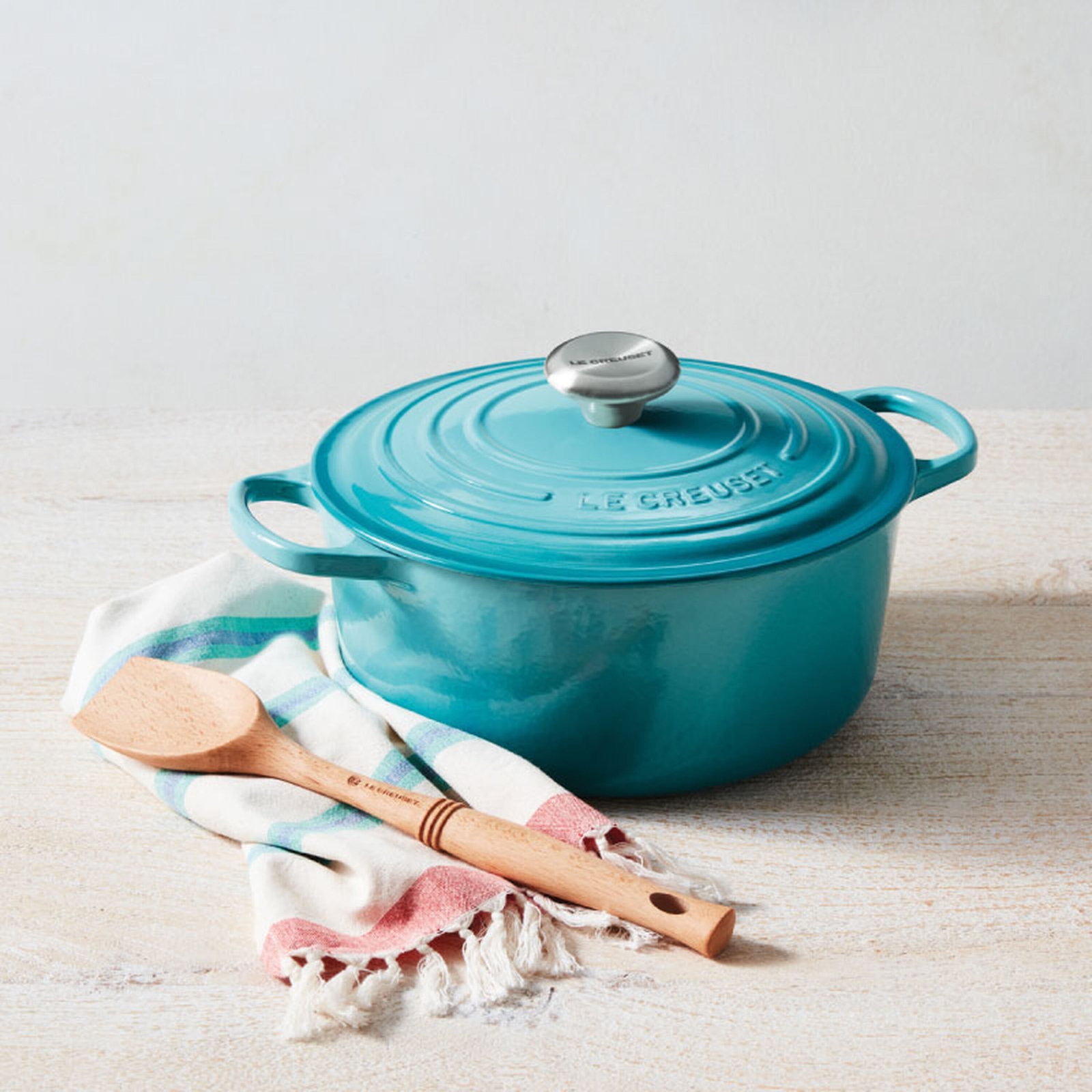 Le Creuset Signature Enameled Cast Iron Round Dutch Oven with Lid, 5.5 quarts, Caribbean