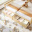 Lit plateforme simple double avec tablettes et tiroirs de rangement, lit plateforme avec lattes de soutien, conception enfantine et maisonnette, naturel