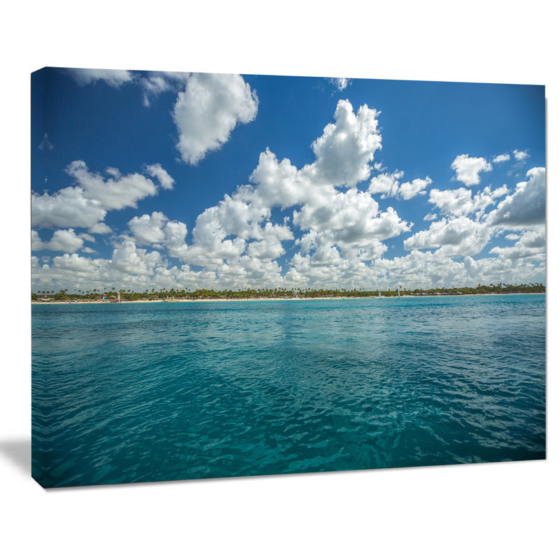 «White Fluffy Clouds Over Sea», reproduction de photo sur toile tendue encadrée, H 30 po x l 40 po x P 1 po, Toile tendue