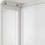 Armoire à double porte avec tablette ouverte et porte-serviettes-28713122