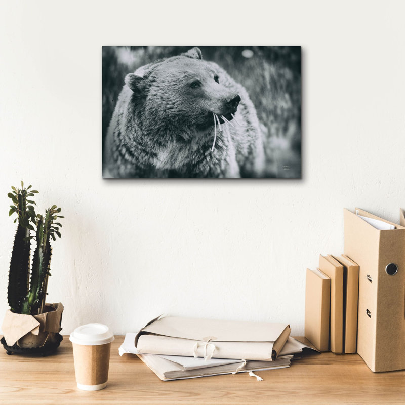 «Grizzly Snack» par Nathan Larson, art mural sur toile, H 12 po x l 18 po