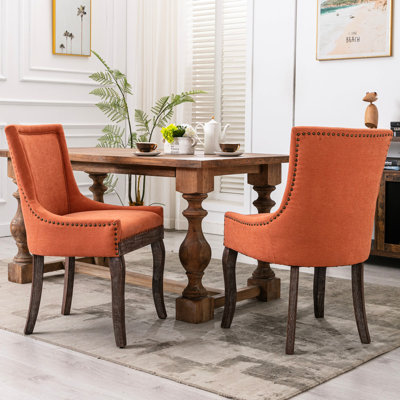 Chaise de salle à manger ultra latérale orange, 2 pièces, tissu épaissi, pieds en bois massif, tête de clou bronze, 22,82 po Profondeur, hauteur des chaises 36, surface en tissu, détail de la tête, base des pieds, paquet de 28,6 po