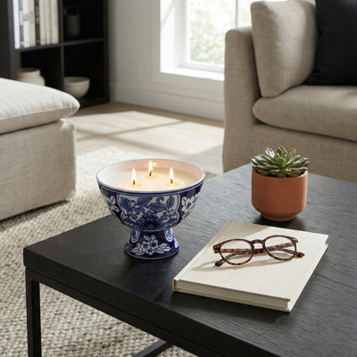 Bougie Plumeria Chinoiserie pour centre de table basse - Coupe décorative sur pied pour étagère, salon ou chambre - 20 cm, bleu et blanc