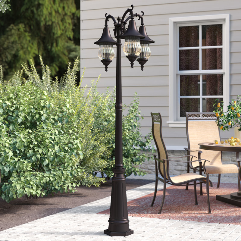 Lampe de poteau 81 po 3 lumières Berriman