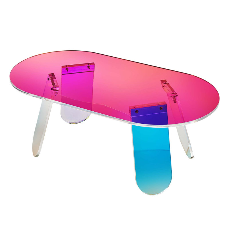 Table basse irisée en acrylique avec ambiance rêveuse et rangement élargi