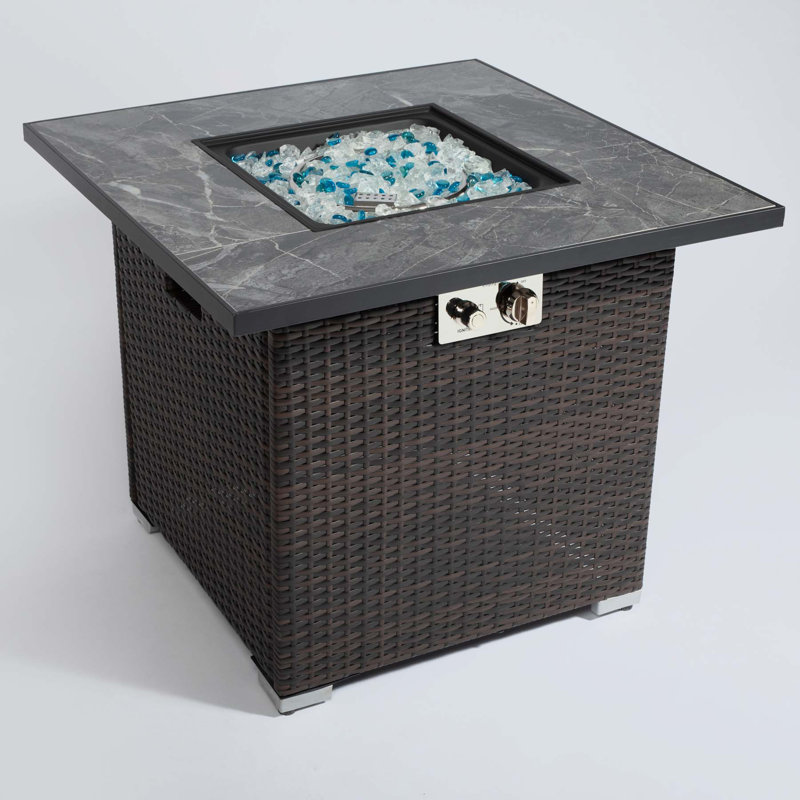 Table de foyer d'extérieur en osier avec couvercle Cindya H 24,8 po x l 29,92 po