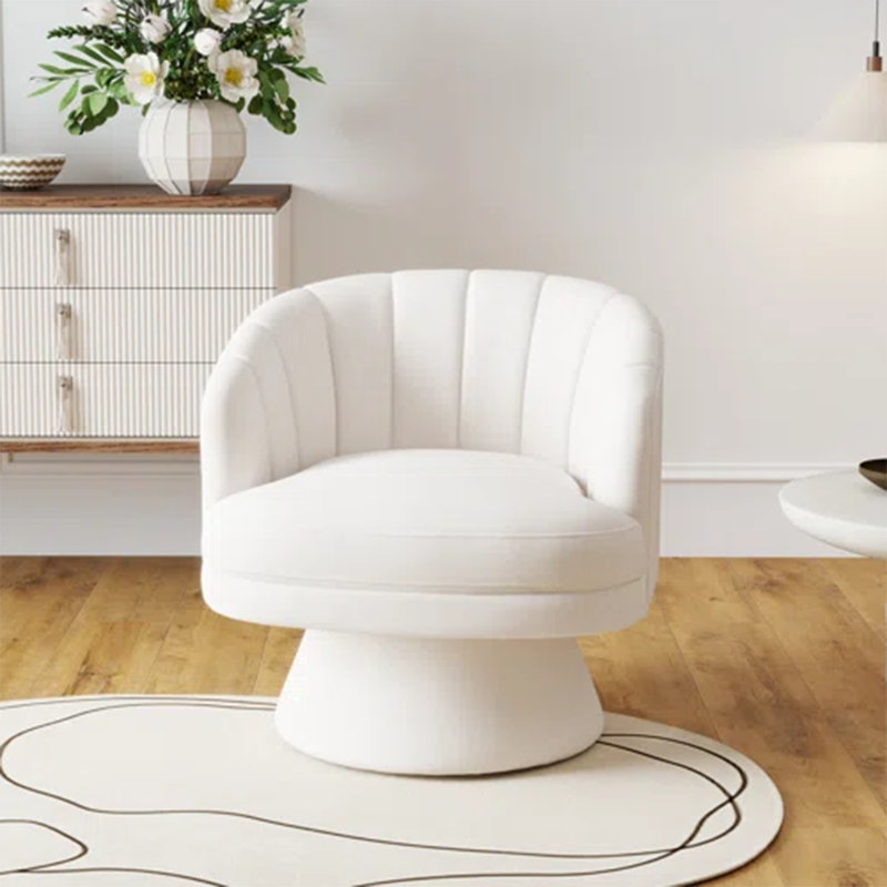 Fauteuil demi-tonneau pivotant en velours Murrow, Beige