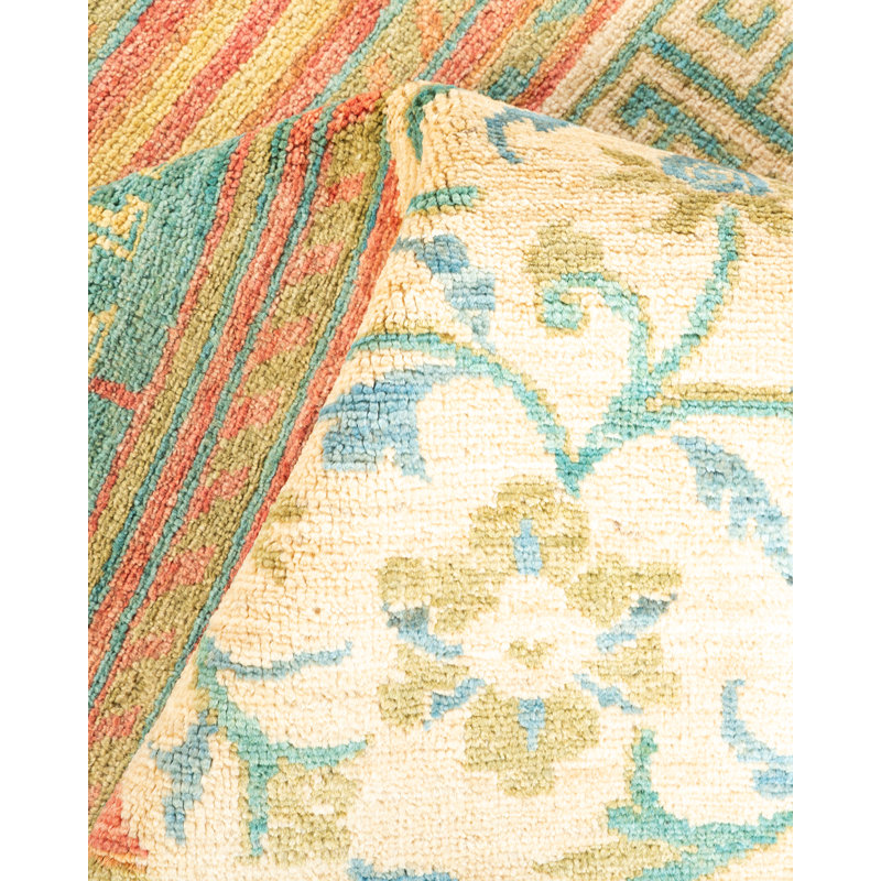 Tapis de couloir unique en laine noué à la main 4 pi 3 po x 9 pi 5 po New Age - vert / ivoire / rose