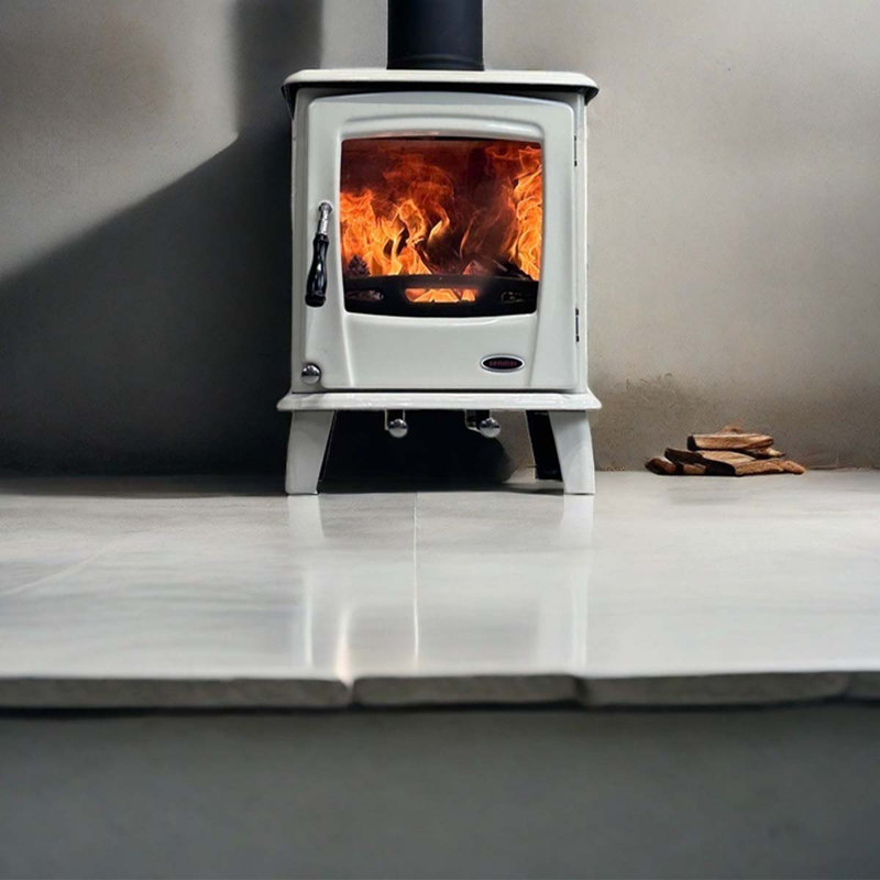 Petit poêle en fonte de métal blanc