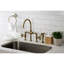 Robinet de cuisine pont de style industriel Whitaker Kingston avec douchette en laiton, laiton antique-68941894-99316515