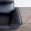 Finition noire avec fauteuil inclinable et accoudoirs rembourrés évasés
