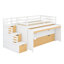 Structure de lit mezzanine peu encombrante avec bureau coulissant, lit gigogne et marches de rangement intégrées-131095846