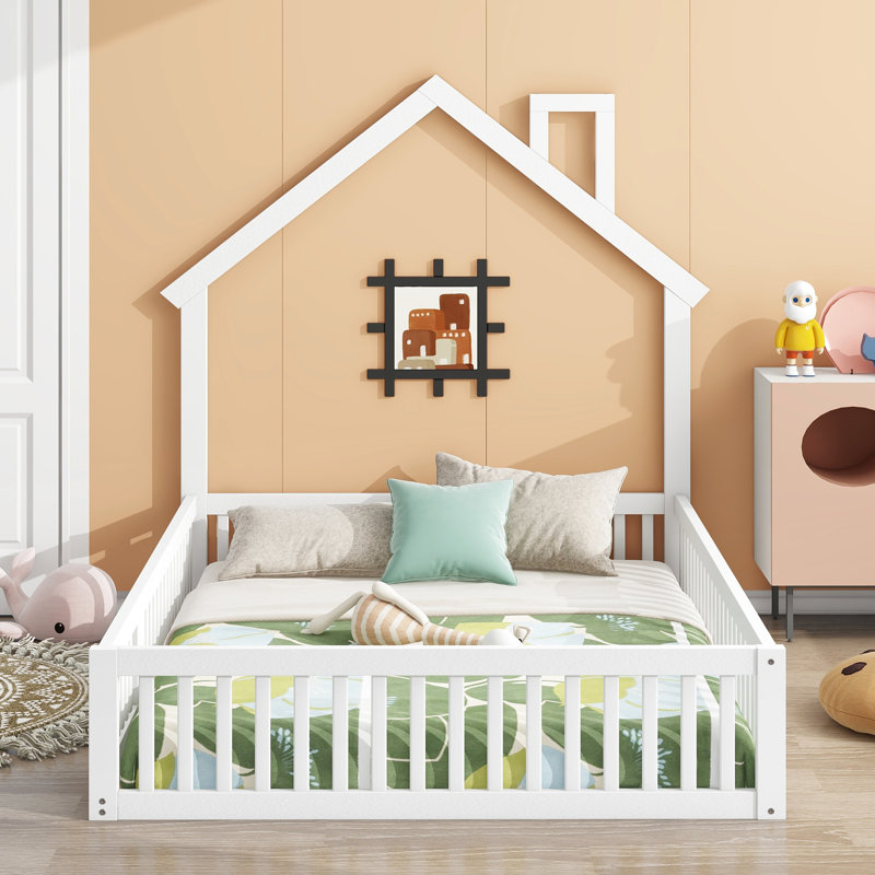 Lit double garde-corps en bois blanc - Conception et construction de maison confortable