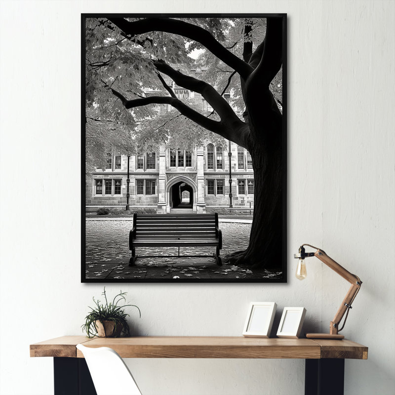 «College University Winter Photo II» sur toile, Cadre flottant noir, H 40 po x l 30 po x P 1,5 po