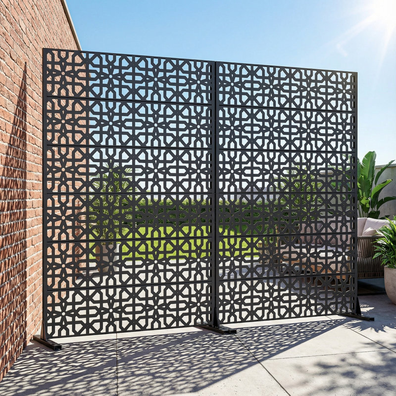 Panneau de clôture d'intimité en métal avec motif élégant, 72" H x 94" W x 16" D, Noir