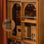Vitrine en acier inoxydable de style antique
