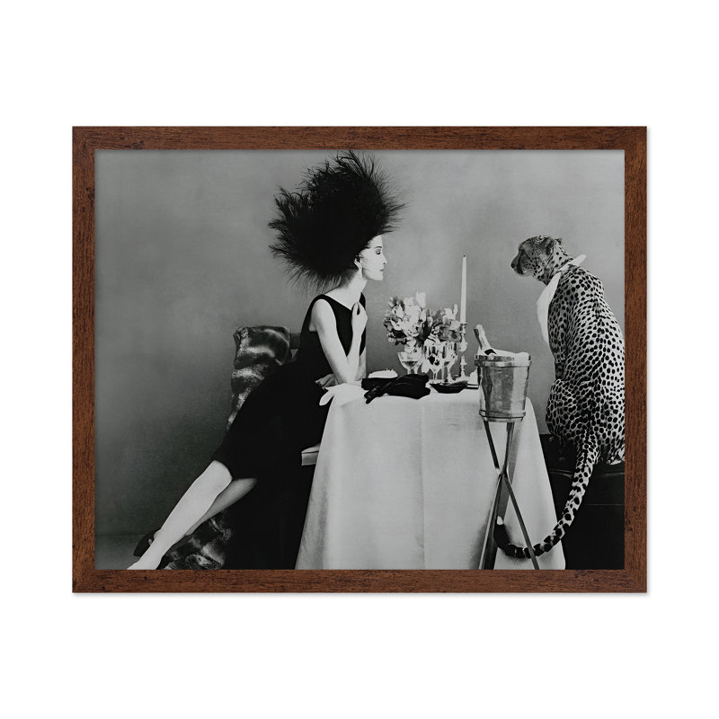 Diner avec un guépard, Poster, 12"H x 16"W, Brown Framed