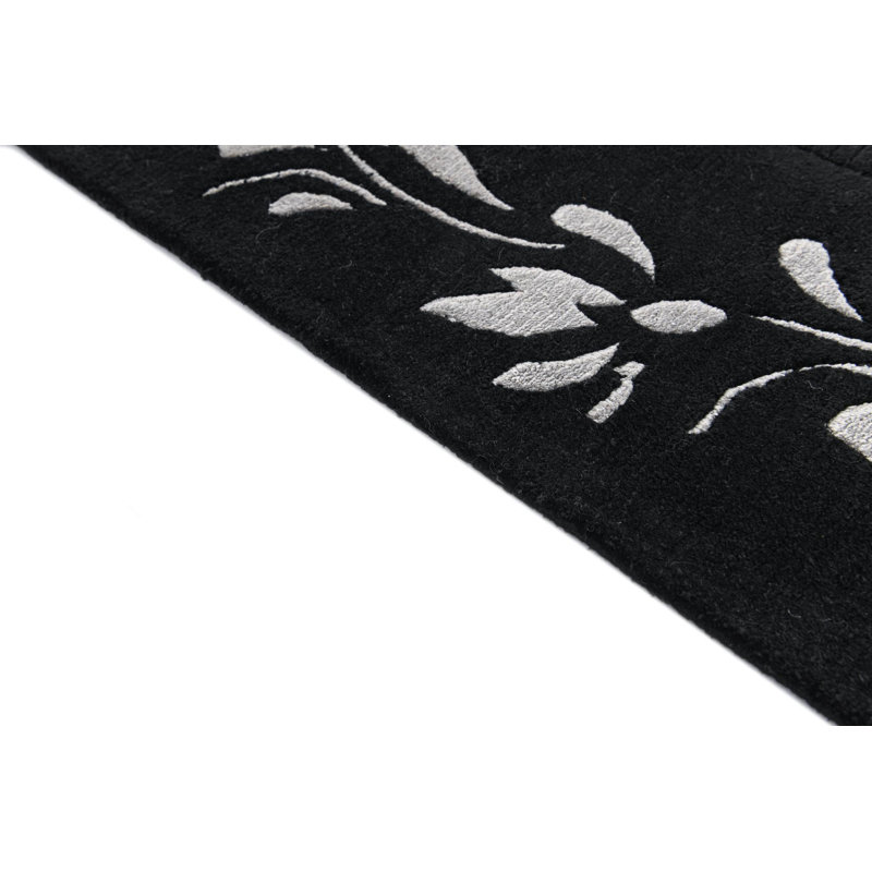 Tapis noir Iniguez
