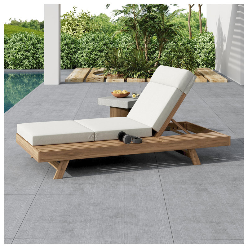Chaise longue d'extérieur en bois d'acacia avec appui-tête, finition brun clair et coussin imperméable crème