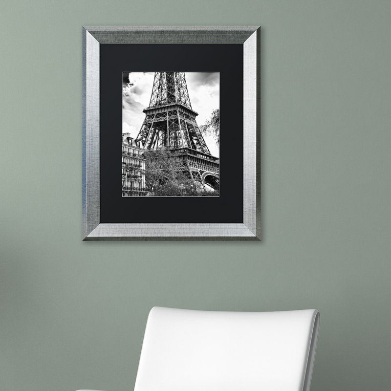 « eiffel tour paris ii » par philippe hugonnard,, reproduction de photo encadrée, H 20 po x l 16 po x P 0,5 po, Cadre noir