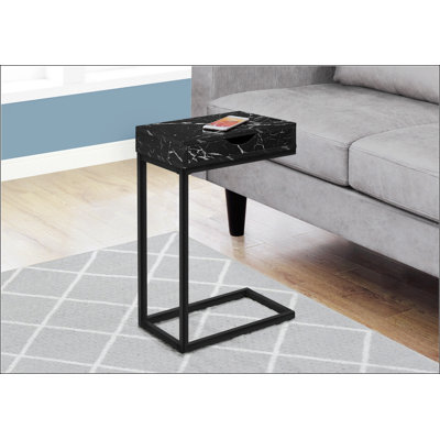 Table d'appoint en forme de C