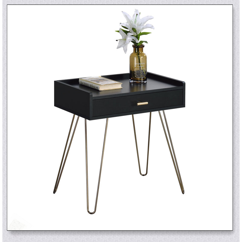 Table de bout avec tiroir en bois noir et doré Hailey, parfaite pour les espaces modernes et compacts.